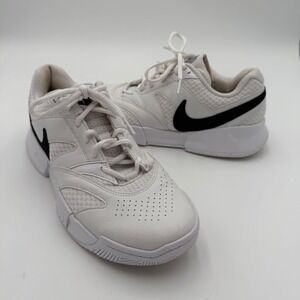 Nike‎ Women's Lace Up Tennis Court Shoes Sneakers 10 Athletic Sporty Gym Workout